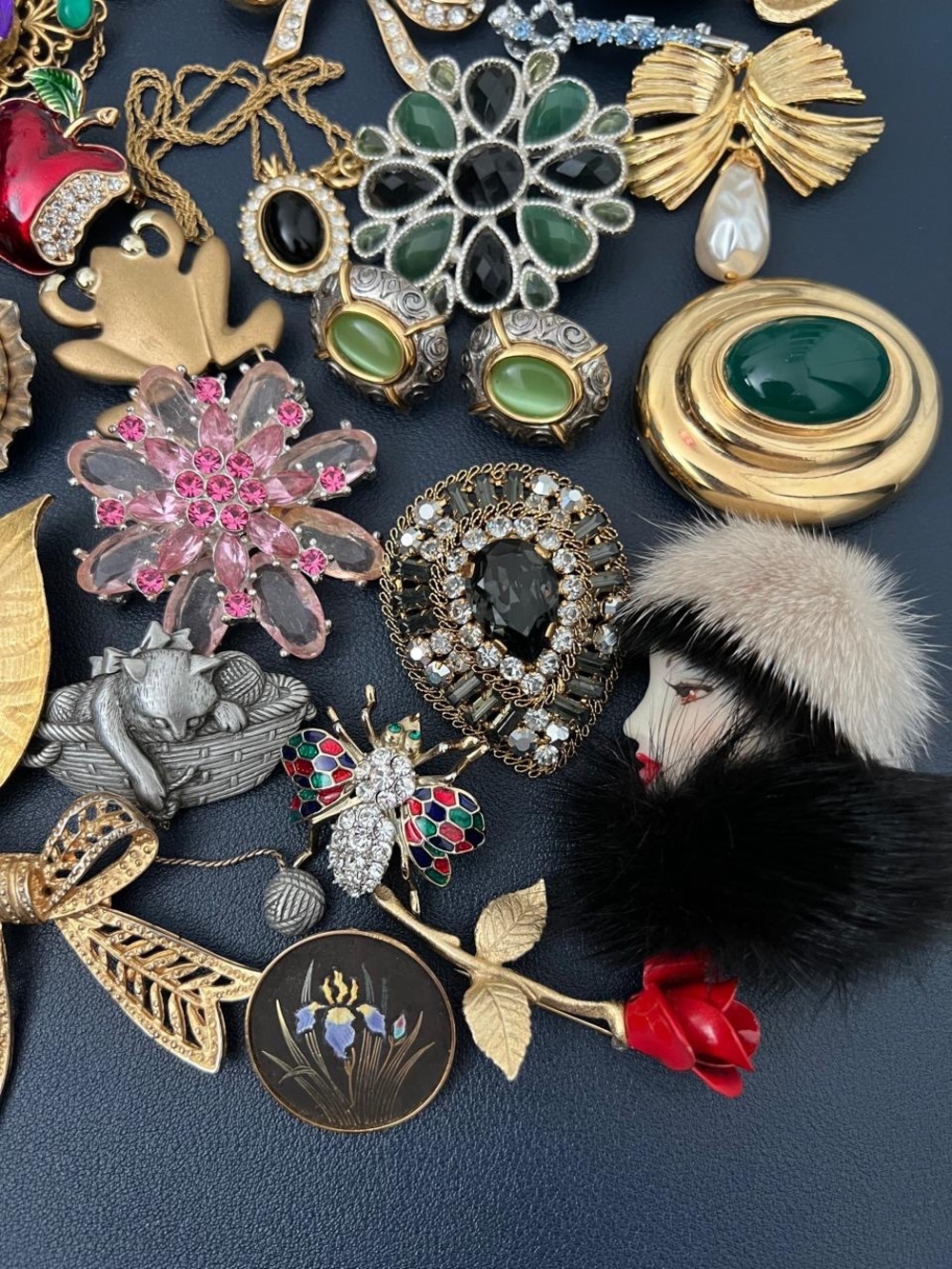 Vintage to Modern Brooches Earrings and Necklace Lot Bundle Set Some Signed - Picture 3 of 6